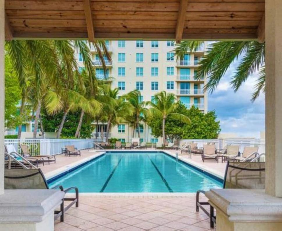Tropical Coastal Resort Boynton Beach Bagian luar foto